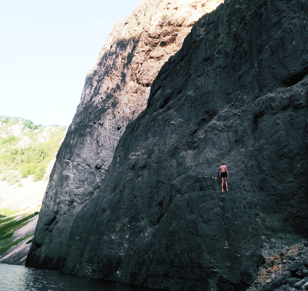 Joso se sprema za skok u Modro jezero (Foto: Ivana Perić)
