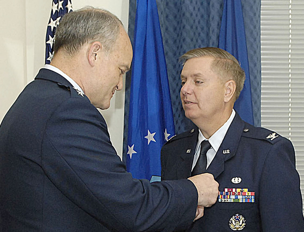 Lindsey Graham 2009. prima čin pukovnika (Foto: U.S. Air Force/Wikimedia Commons)