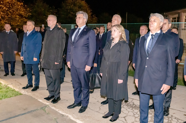 Premijer Plenković i Anja Šimpraga na komemoraciji (Foto: Dino Štanin/PIXSELL)