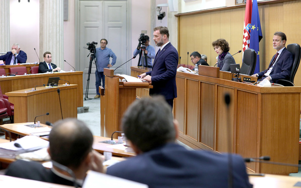 Mario Banožić za vrijeme rasprave u Saboru (Foto: Patrik Macek/PIXSELL)