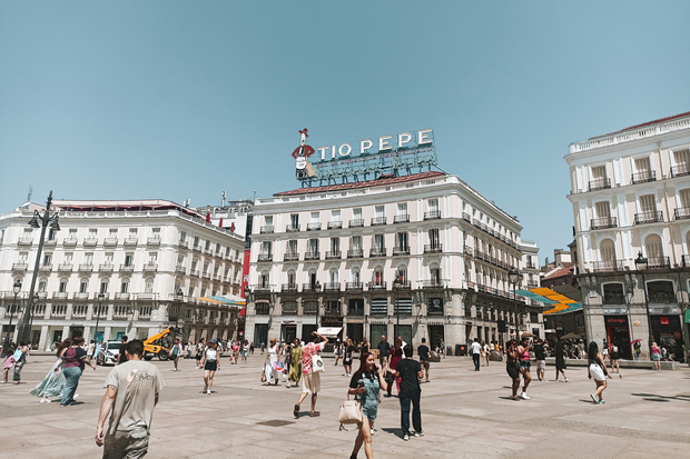 Trg koji se topi: obnova je koštala više od deset milijuna eura, a na njemu nema nijednog stabla – Puerta del Sol (Foto: Ivana Perić)