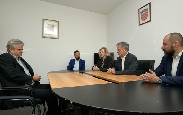 Pupovac, Jeckov i Milošević s ravnateljem JUSP -a Jasenovac Ivom Pejakovićem (Foto: Sandro Lendler)