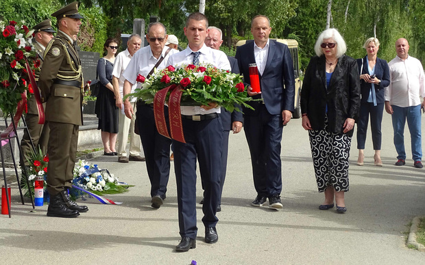 Polaganje vijenaca na Mirogoju (Foto: Nenad Jovanović)