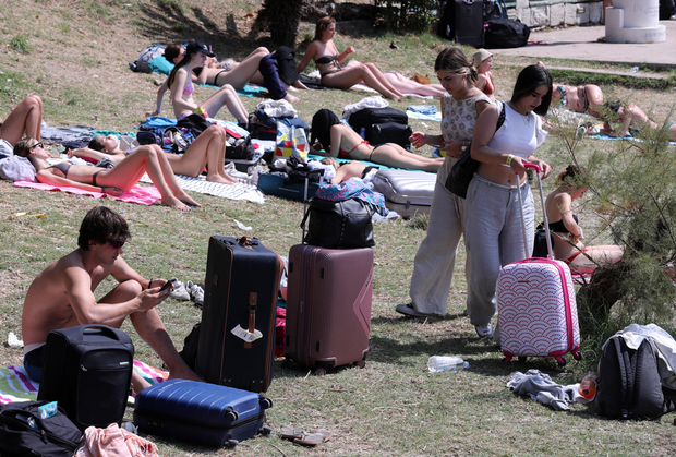 Split – partijaneri s Ultre traže smještaj na plaži Bačvice (Foto: Ivo Čagalj/ PIXSELL)