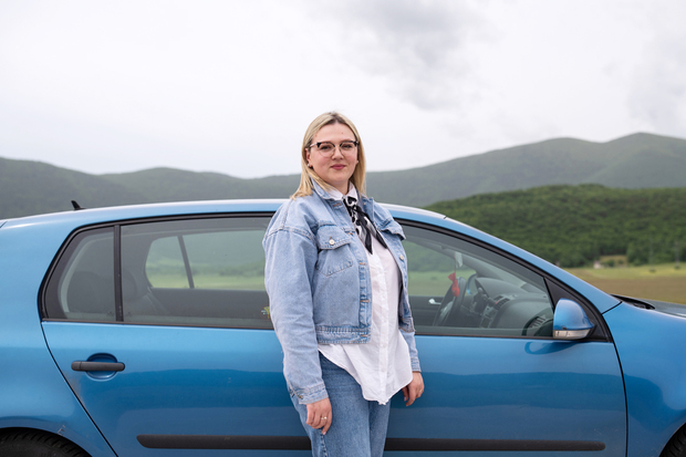 Za Jovanu Rašetu auto je ključan za život u Lici (Foto: Ivan Buvinić)