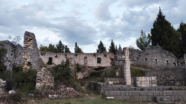 Prekrajanje historije – kameni krst na vrhu Vidoškog (Foto: Eldin Hadžović)