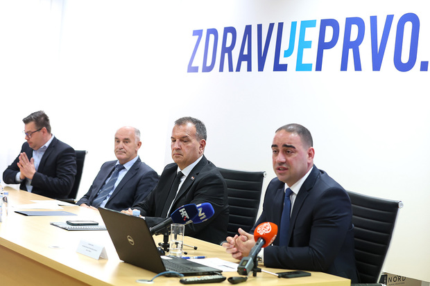 Vili Beroš i Gordan Žanić na predstavljanju projekta izgradnje Nacionalne dječje bolnice (Foto: Goran Stanzl/PIXSELL)