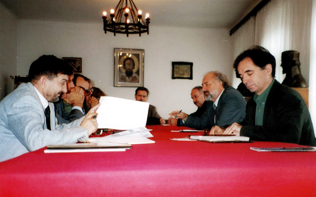 Miloš Vojnović i Milorad Pupovac – dogovor dvojice izdavača (Foto: Arhiv Srba u Hrvatskoj)