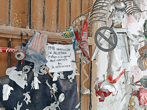 Anticionistička izložba na balkonu kuće u Casablanci (Foto: Ivana Perić)