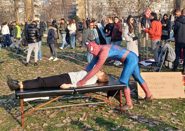 Spiderman u akciji – samo stisak studenta spasava (Foto: Tena Erceg)