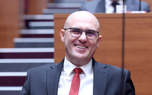 Ruka koja njiše većinu – Josip Dabro (Foto: Patrik Macek/PIXSELL)