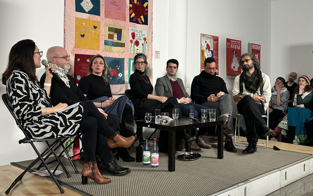 Francesca Albanese (u sredini) na alternativnom događanju organiziranom nakon otkazivanja njenog gostovanja na Freie Universitätu u Berlinu (Foto: Hana Ćurak)