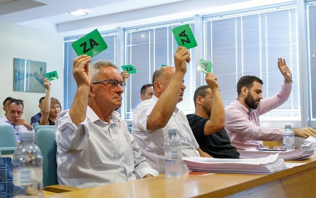 Radivoj Đurić i Sava Manojlović u akciji na Gradskom vijeću Vukovara (Foto: Grad Vukovar)