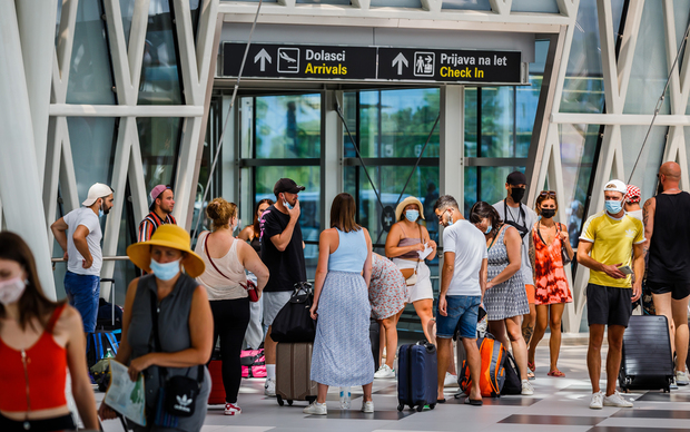 Turizam je opet u prvom planu – gužva u zračnoj luci Split (Foto: Zvonimir Barišin/PIXSELL)