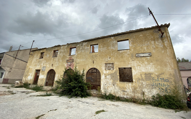 Ostaci društvenog doma u Velikoj Polači (Foto: Tamara Opačić)